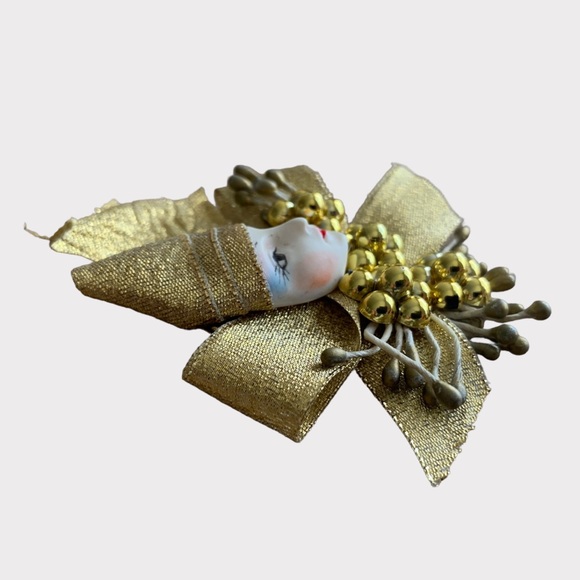 Vintage Festive Mask Brooch - Picture 6 of 9